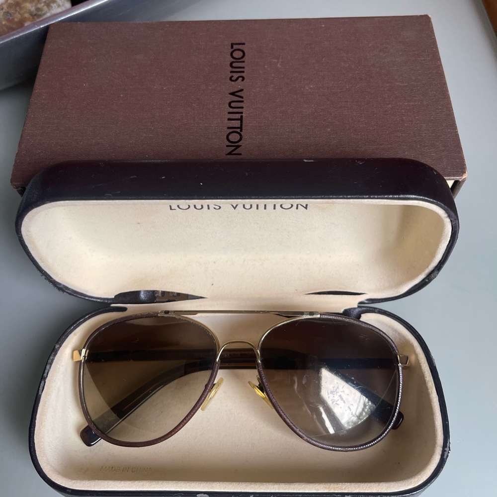 Louis Vuitton attraction pilot